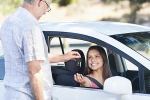 Möchten Sie ein Auto gewinnbringend verkaufen, sollten Sie auf eher gedeckte Lackfarben setzen.