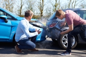 Unfall verursacht? Die Haftpflichtversicherung fürs Auto bezahlt den Schaden der anderen Person.