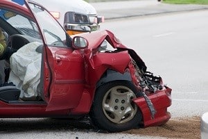 Soll die Kfz-Versicherung auch Schäden an Ihrem Auto absichern, ist eine Kaskoversicherung abzuschließen.