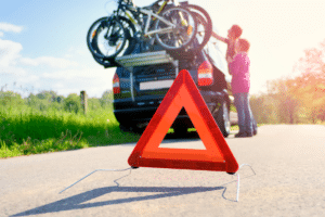 Ohne Sicherheitsmaßnahmen kann der Radständer am Auto zur Gefahr werden.